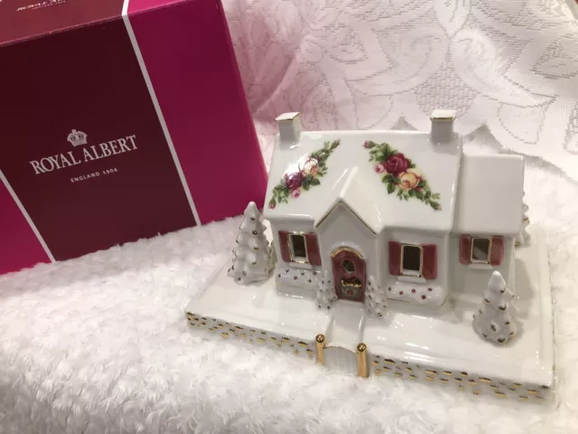 Royal Albert China Old Country Roses 2010 Snowy Cottage Lit Piece Ornament BNIB