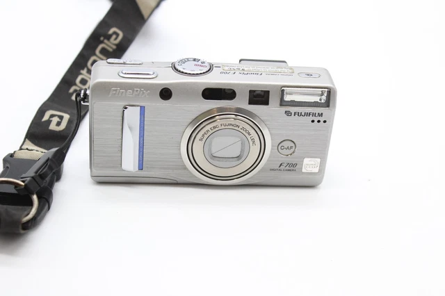 F Vintage Fujifilm FinePix F-700 Digital Camera W/ Case