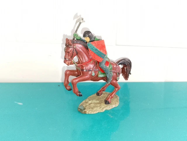 STARLUX MOYEN ÂGE CAVALIER LANCE ET CAPE SUR CHEVAL AU GALOP