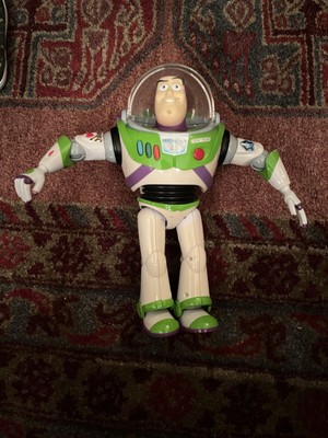 buzz lightyear bonnie on foot