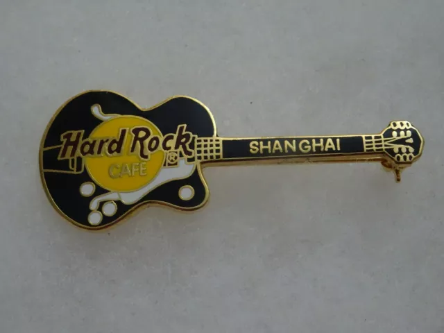 Hard Rock Cafe pin Shanghai Guitar Gibson Byrdland - black and white