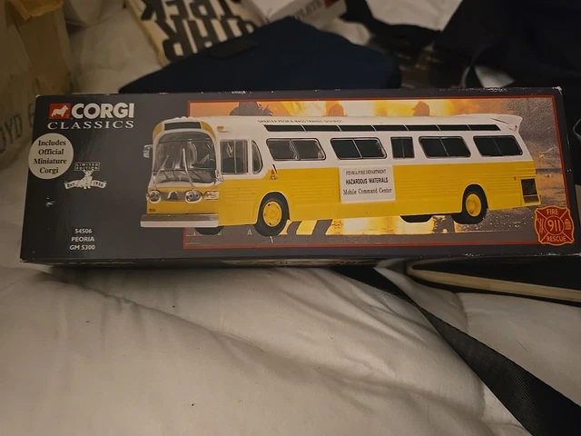 CORGI 54306 GM Fishbowl Bus - Golden Gate Transit 1:50