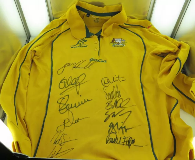 .RUGBY UNION. WALLABIES SIGNED OFFICIAL KooGa SUPPORTERS SHIRT. 12 SIGNATURES.