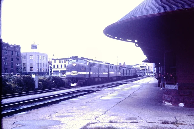 New York Central Nyc Railroad Emd E8A #4091 Original Kodachrome Slide