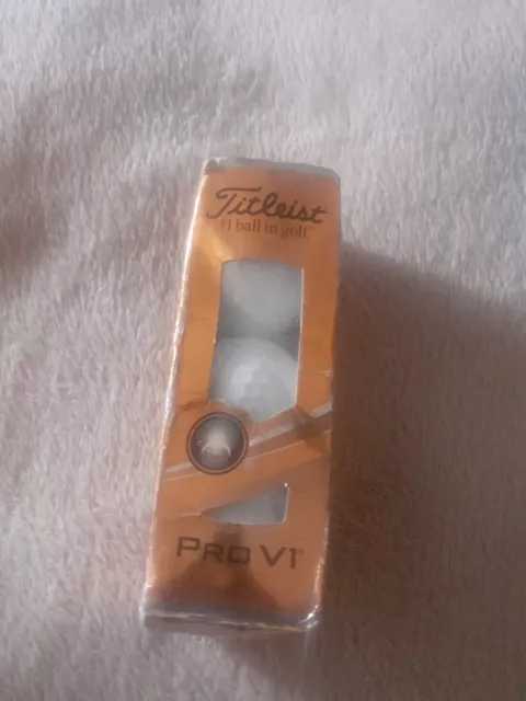 Titleist Pro V1 Golfbälle - weiß (3er-Pack) Neu. Box beschädigt durch Tasche