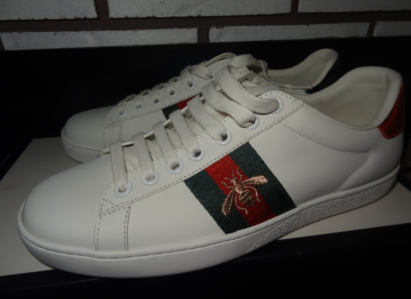gucci ace embroidered bee