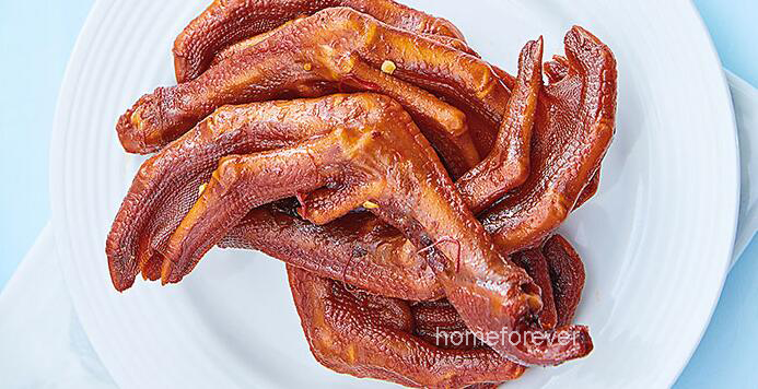 chinese famous snack food 周黑鸭鸭掌麻辣甜口味中国特产零食小吃