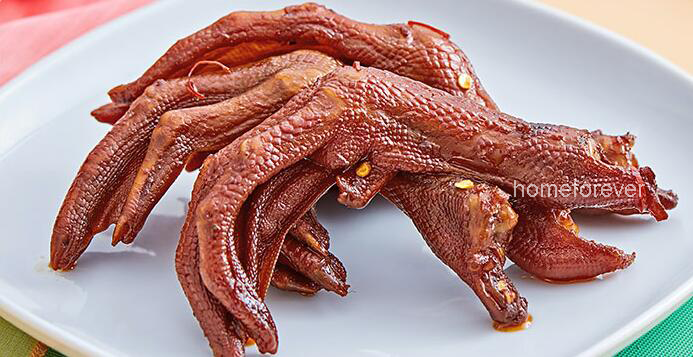 chinese famous snack food 周黑鸭鸭掌麻辣甜口味中国特产零食小吃