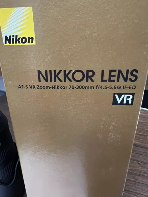 Nikon AF-S VR Zoom-Nikkor 70-300mm f/4.5-5.6G IF-ED Lens