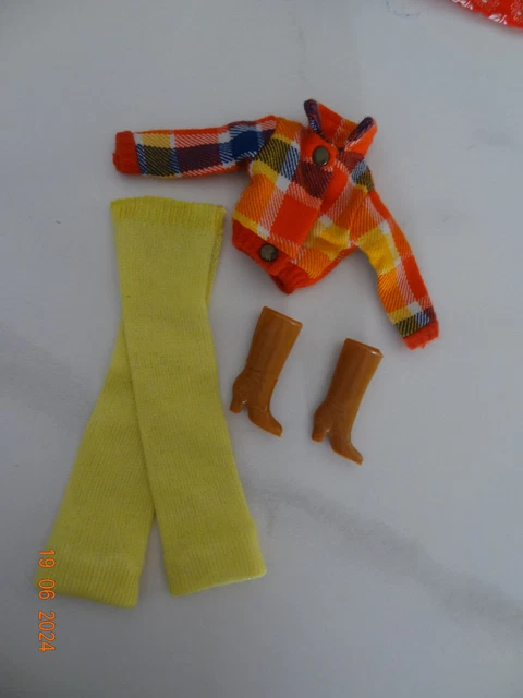 Vêtements Vintage Pour Poupées Mannequins : Manteau, Robe Pour Tressy, Mily, Barbie - Années 60/70, Occasion TBE