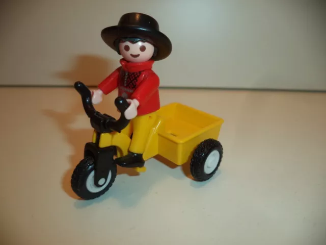 Playmobil Junge Kind auf Dreirad (76)