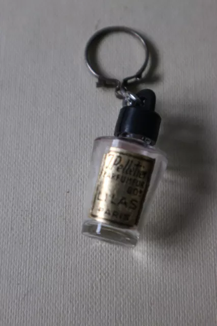 ancien porte cle publicitaire collection PARFUMEUR PELLETIER LILAS PARIS PARFUM