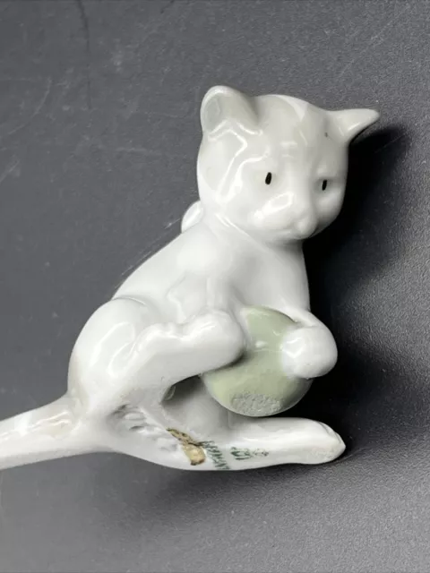 Vintage Pair Metzler Ortloff Kitty Cats Playing Ball Porcelain Figurines Germany 3