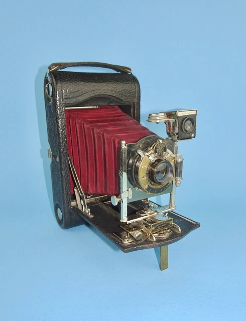 No 3 Folding Pocket Kodak. Red bellows. Excellent cosmetics but needs attention.