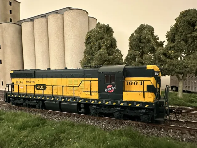 HO scale Life-Like Proto 2000 SD7 Locomotive Chicago & North Western CNW 1664