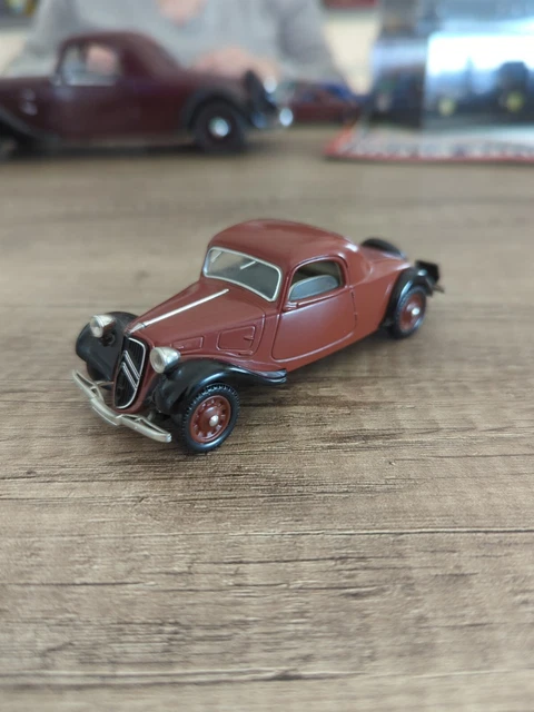 Solido 1:43 - Voiture miniature - Citroën Traction Avant 15CV 1952