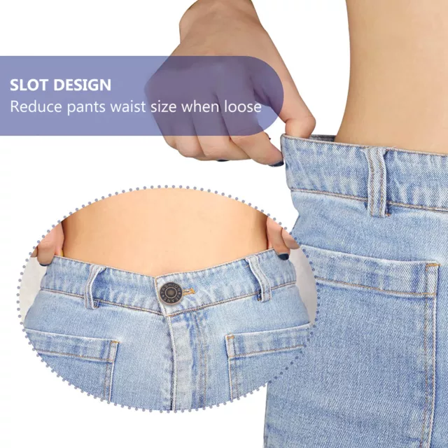 Pantaloni con bottoni CHDE design stile casuale stringibottoni materiale in acciaio per