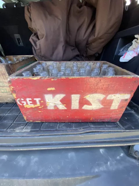 KIST BEVERAGES; ACL SODA POP BOTTLE; 7OZ; Chicago, IL Crate And 24 Bottles