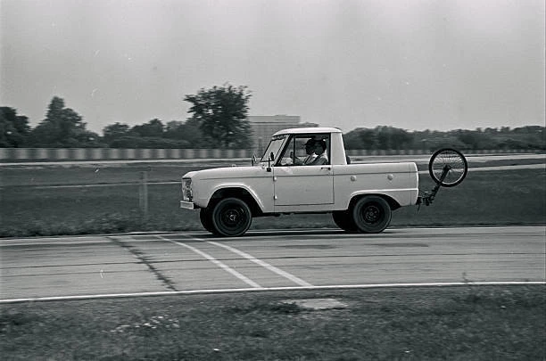 1966 FORD BRONCO Road Test 1 Motor Racing Old Photo EUR 5,05 - PicClick FR
