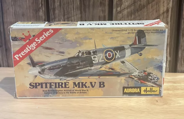 SPITFIRE MK V B Fighter Aircraft Model Kit Aurora Heller 6605 1/72 Scale New