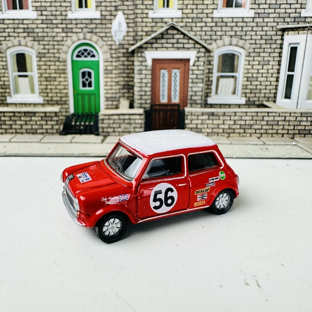 thumbnail image 2 of OO Gauge Oxford Diecast 1:76 Austin Mini Metro – Denim Blue Metallic 76MET002 2 of 5