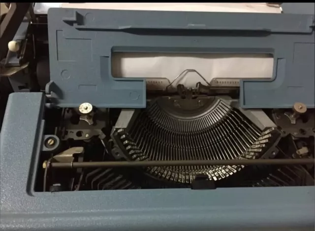 Máquina de escribir Olivetti Studio 46 2