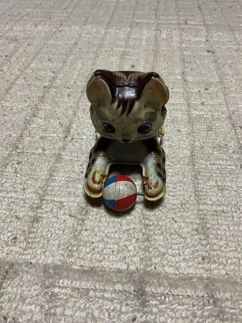 1970S / PUZZLE CAT. Wind-up cat. [No box, some rust, working