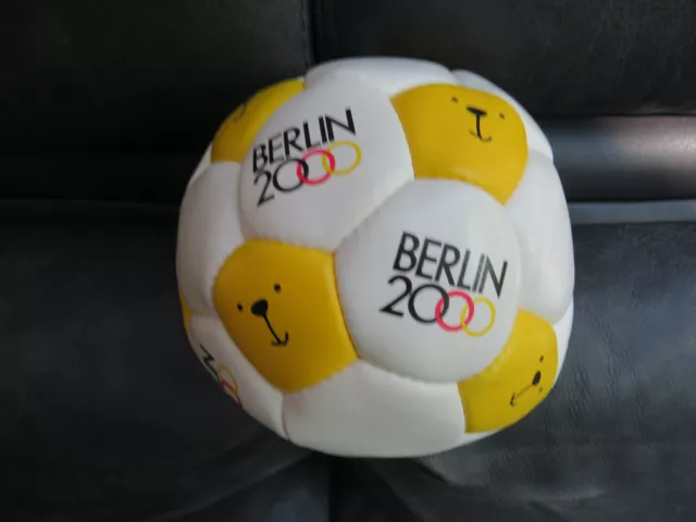 Seltenes Angebot - Neuwertiger Lederball zur Bewerbung Berlins für Olympia 2000