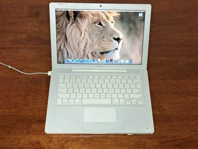 Apple MacBook A1181 Early 2009 - Core 2 Duo 2.0GHz - 2GB RAM - OSX 10.7.5 Lion 3