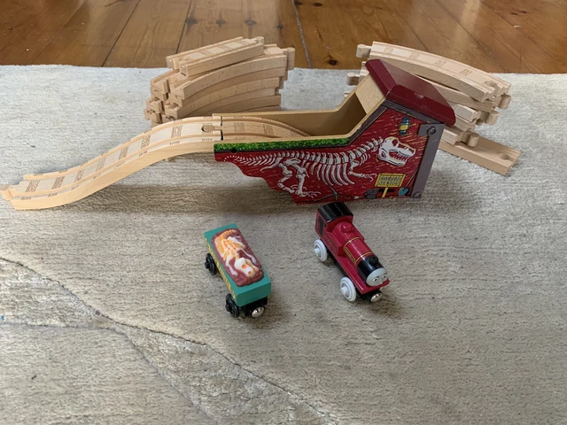THOMAS THE TANK Engine Rheneas & cargo, dinosaur fossil mine & extra ...