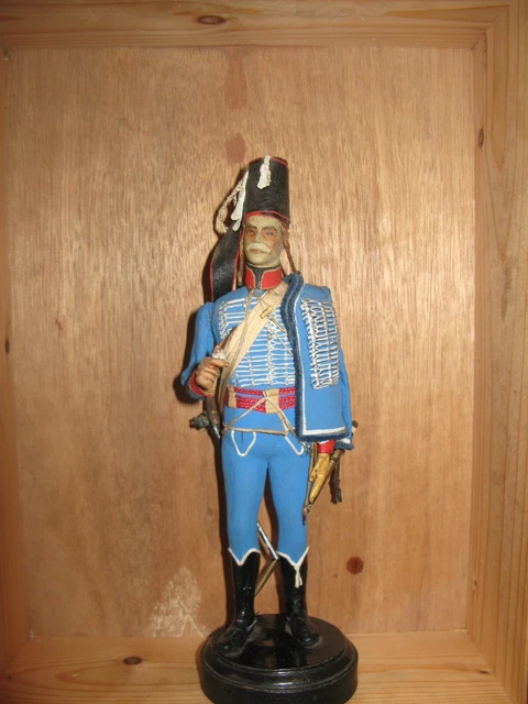 BERNARD BELLUC, FIGURINE EN PORCELAINE : HUSSARD DU 7ème RÉGIMENT