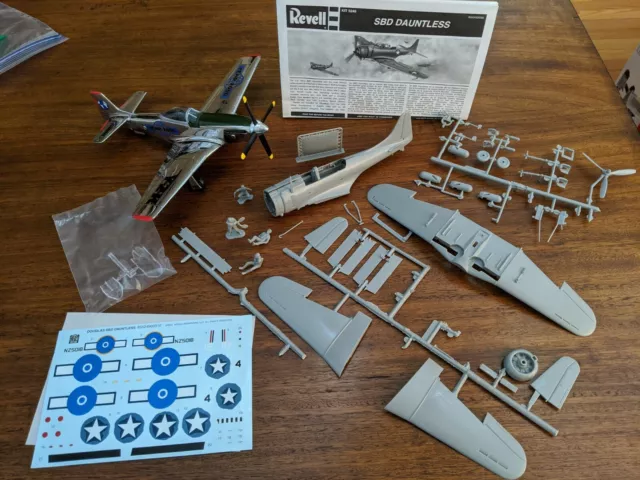 Diecast P-51 Mustang & SBD Dauntless Model Kit