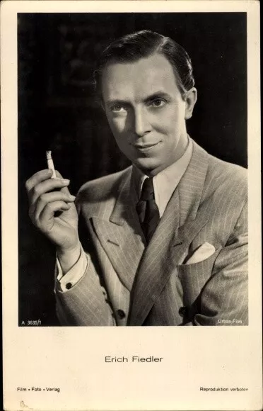 Ak Schauspieler Erich Fiedler, Portrait, Zigarette rauchend - 3038645