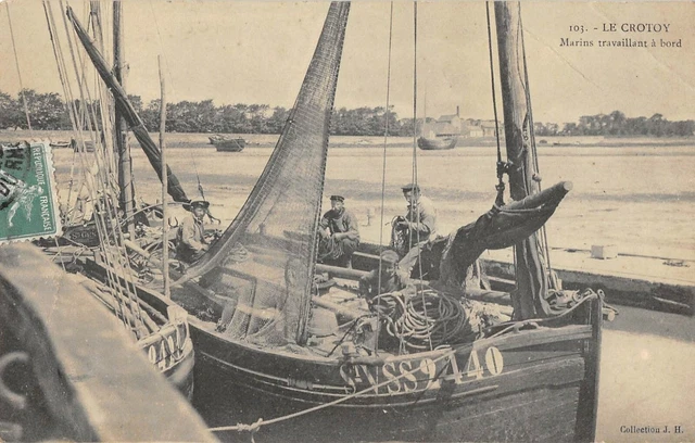 LE CROTOY (80) BATEAUX de PECHE au PORT animé en 1961 EUR 6,80