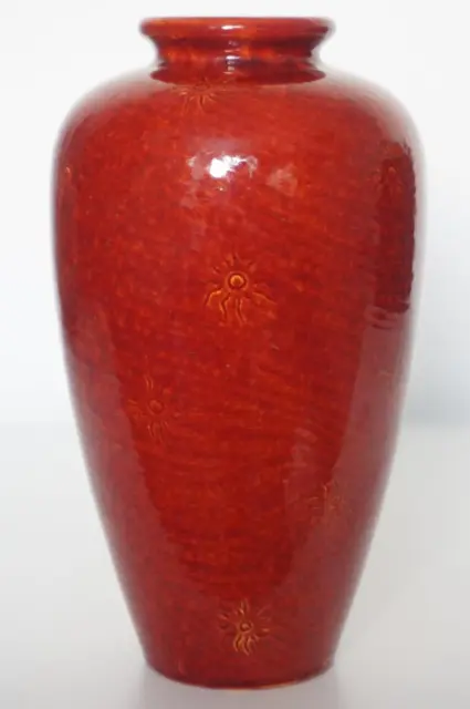 Burmantofts Fayence Vase - Rotochse Blutglasur - Sunburst Muster - um 1895