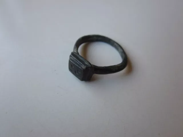 rare ancient perfect Roman small bronze engraved ring  I- II AD. 3