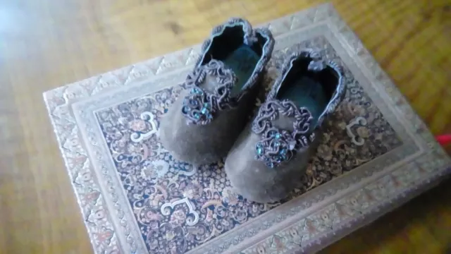 Chaussures pour poupees anciennes peau ancienne marron