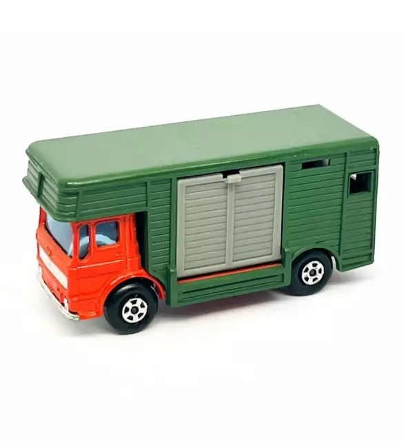 Matchbox Lesney Superfast 17 Leyland Horsebox in red & green, two horses, mint!