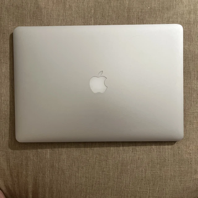 Apple MacBook Pro 15,4" Retina (512GB SSD, Intel Core i7 8a generazione, 2,6...