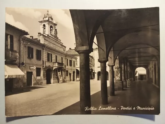 Robbio Lomellina (Pavia). Portici e Municipio.