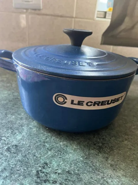 le creuset casserole dish with lid