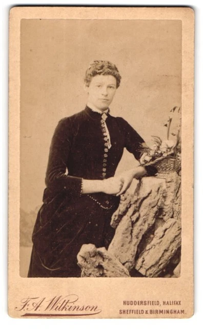 Fotografie F. A. Wilkinson, Huddersfield, Byram Arcade, Junge Dame mit Lockenfr