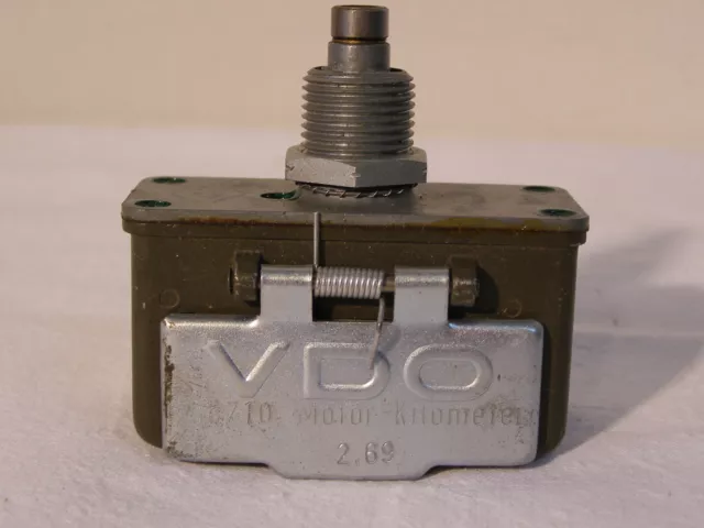VDO Motor- Kilometerzähler 3110