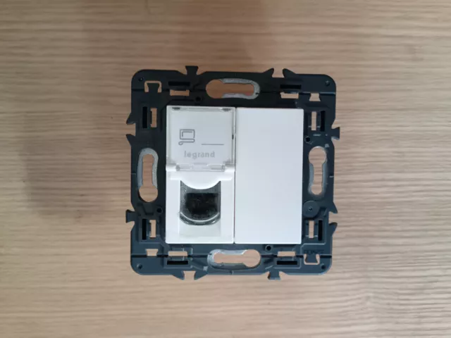 Legrand Mosaic 45 76562 Prise RJ45 Cat.6 FTP + 1 obturateur + 1 support batibox