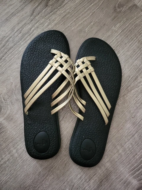 https://www.picclickimg.com/02YAAOSwTkpkkaXx/Sanuk-Womens-Yoga-Salty-Flip-Flops-size-9.webp