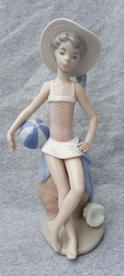 Vintage Lladro 5219 DAISA 1983 Porcelain Summer Girl with Beach Ball