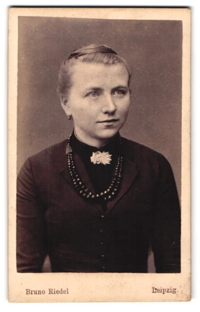 FOTOGRAFIE BRUNO RIEDEL, Leipzig, Turnerstr. 11, Junge schöne Frau im ...