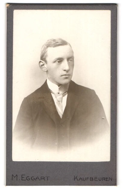 Fotografie M. Eggart, Kaufbeuren, Schraderstraße, Bursche im gutbürgerlichen An