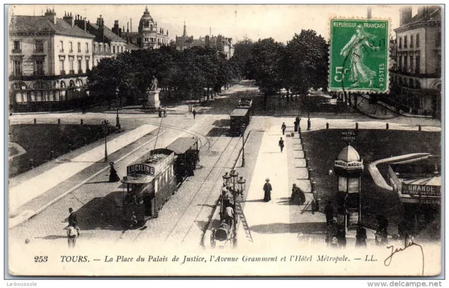 37 TOURS -- la place du palais de justice,,