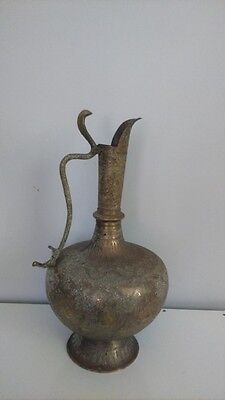 Old oriental vase cobra head. Ancien vase oriental tete de cobra